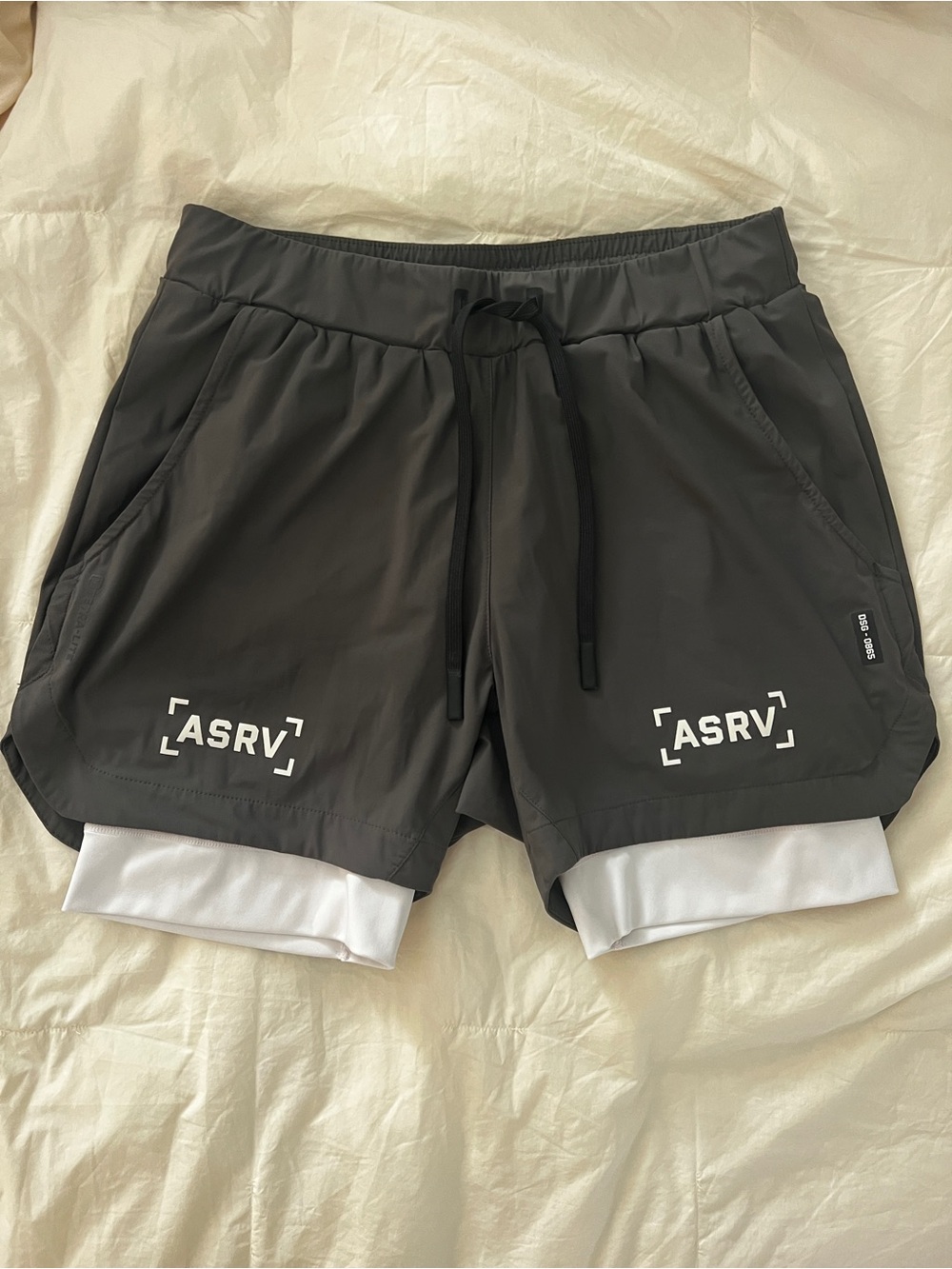 Lightly Used! TETRA-LITE® 5" LINER SHORT. SPACE GREY "BRACKET"/WHITE